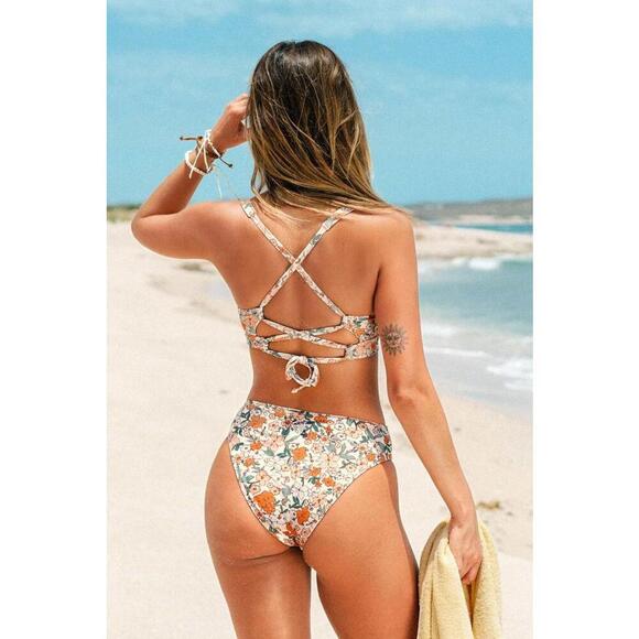 NWT Cupshe Elodie Ditsy Floral Self Tie Bikini‎ - Size Small - Picture 2 of 3